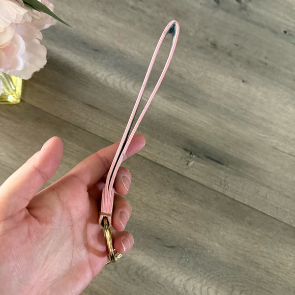 Lilly Pulitzer Nantucket Summer Costal Faux Leather Keychain - Picture 4 of 7